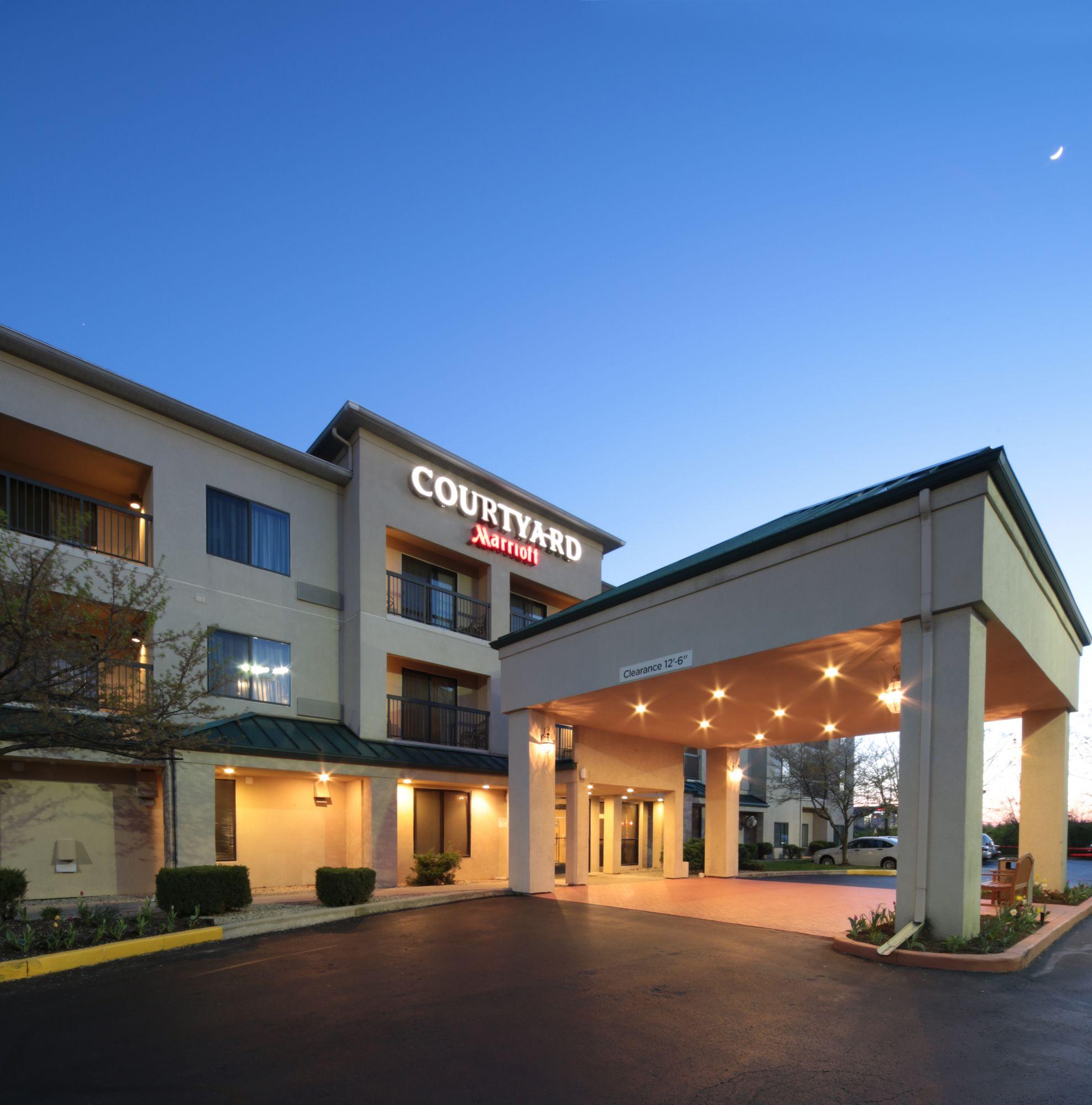Отель Courtyard By Marriott Dayton North Экстерьер фото