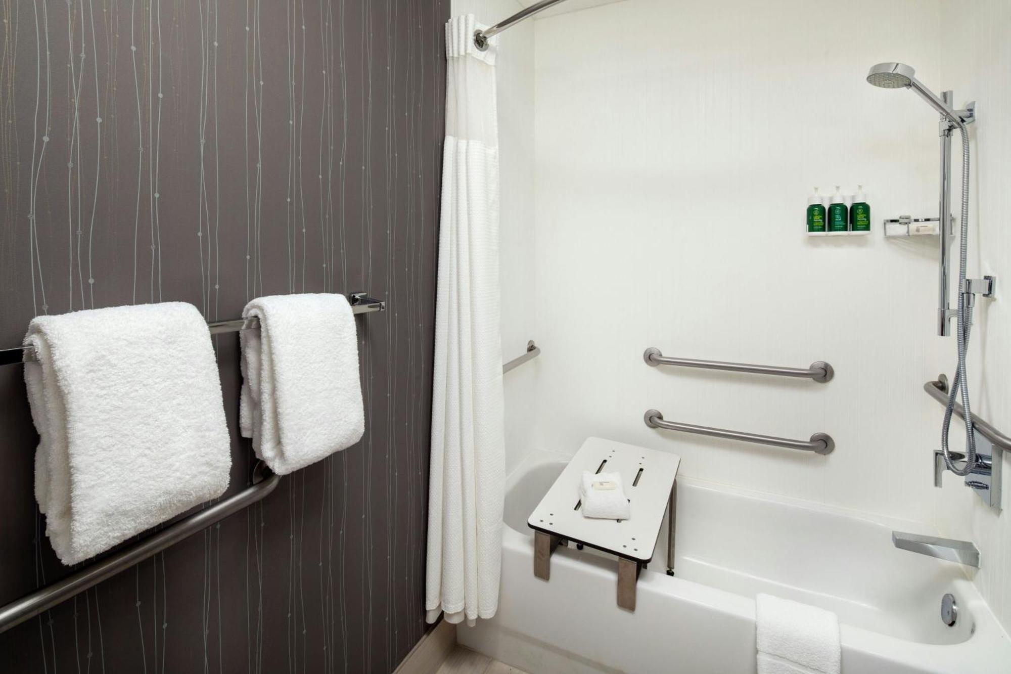 Отель Courtyard By Marriott Dayton North Экстерьер фото