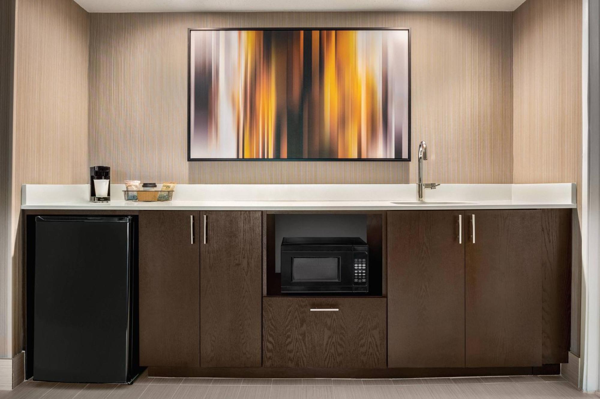 Отель Courtyard By Marriott Dayton North Экстерьер фото
