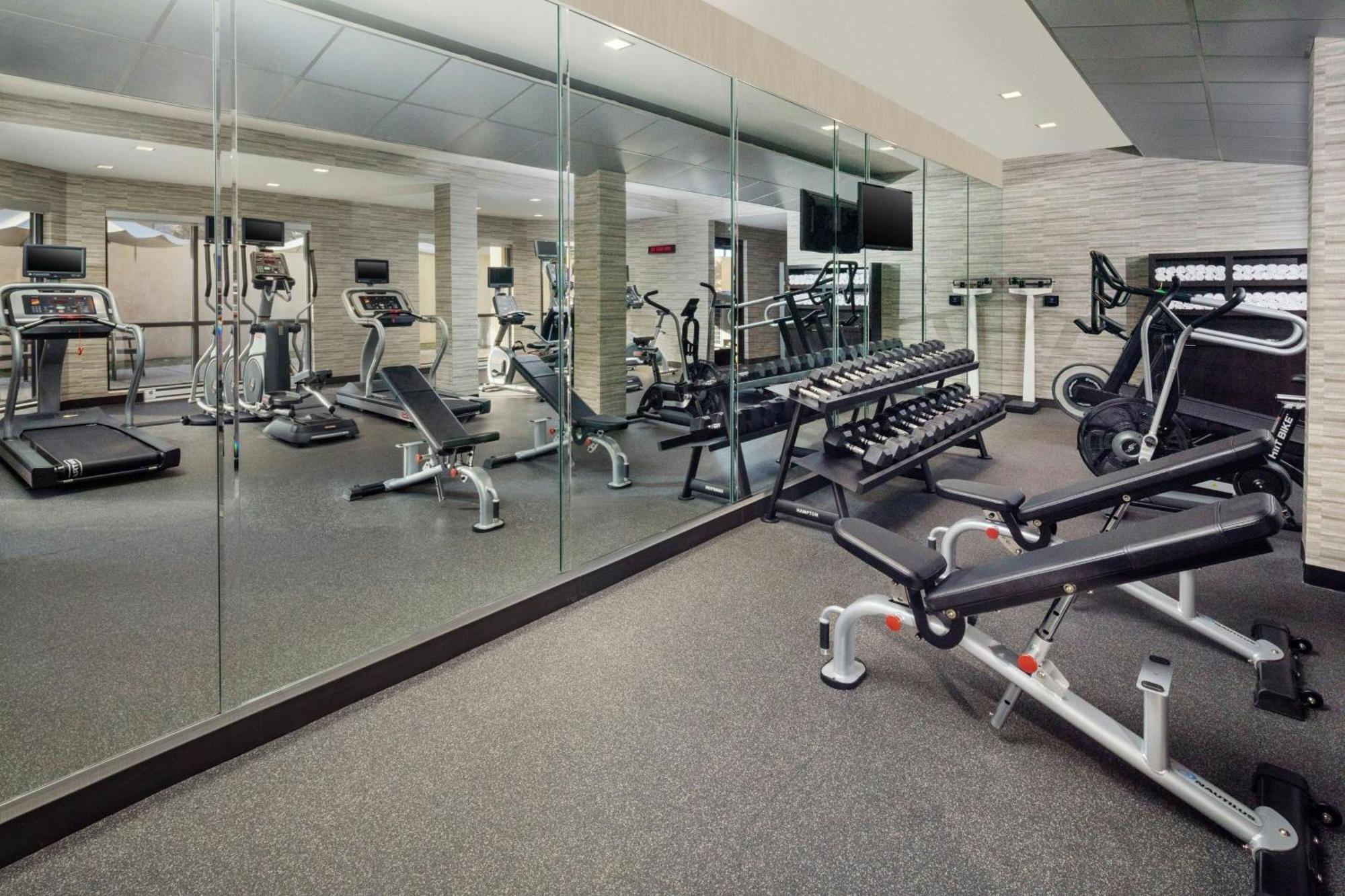 Отель Courtyard By Marriott Dayton North Экстерьер фото