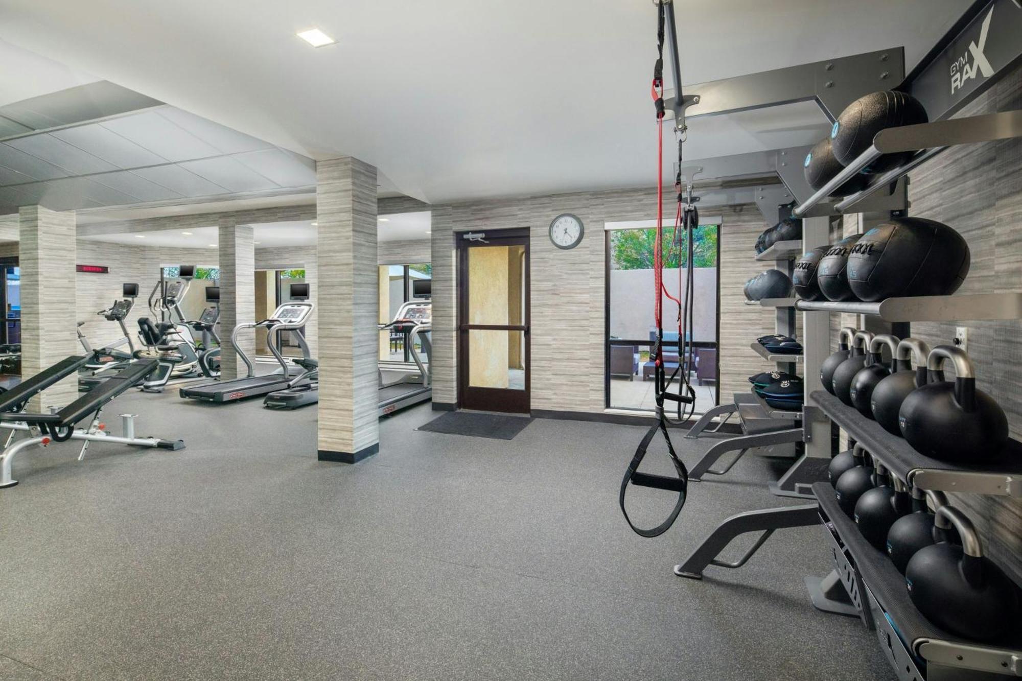 Отель Courtyard By Marriott Dayton North Экстерьер фото