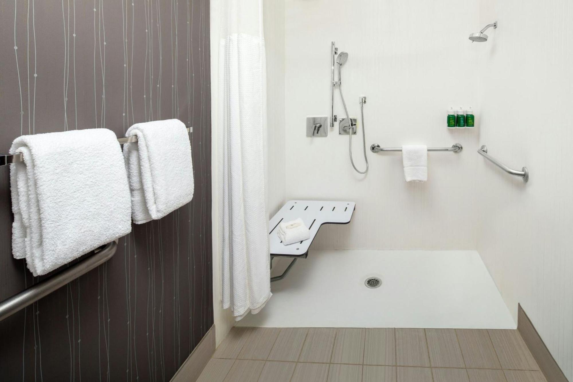 Отель Courtyard By Marriott Dayton North Экстерьер фото