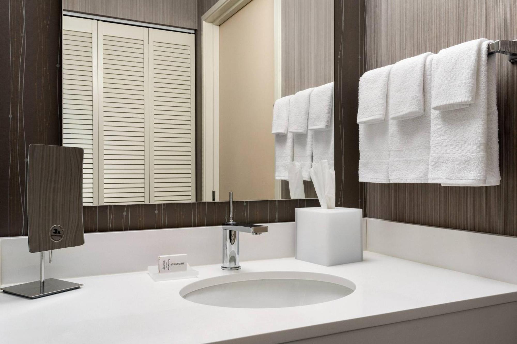 Отель Courtyard By Marriott Dayton North Экстерьер фото