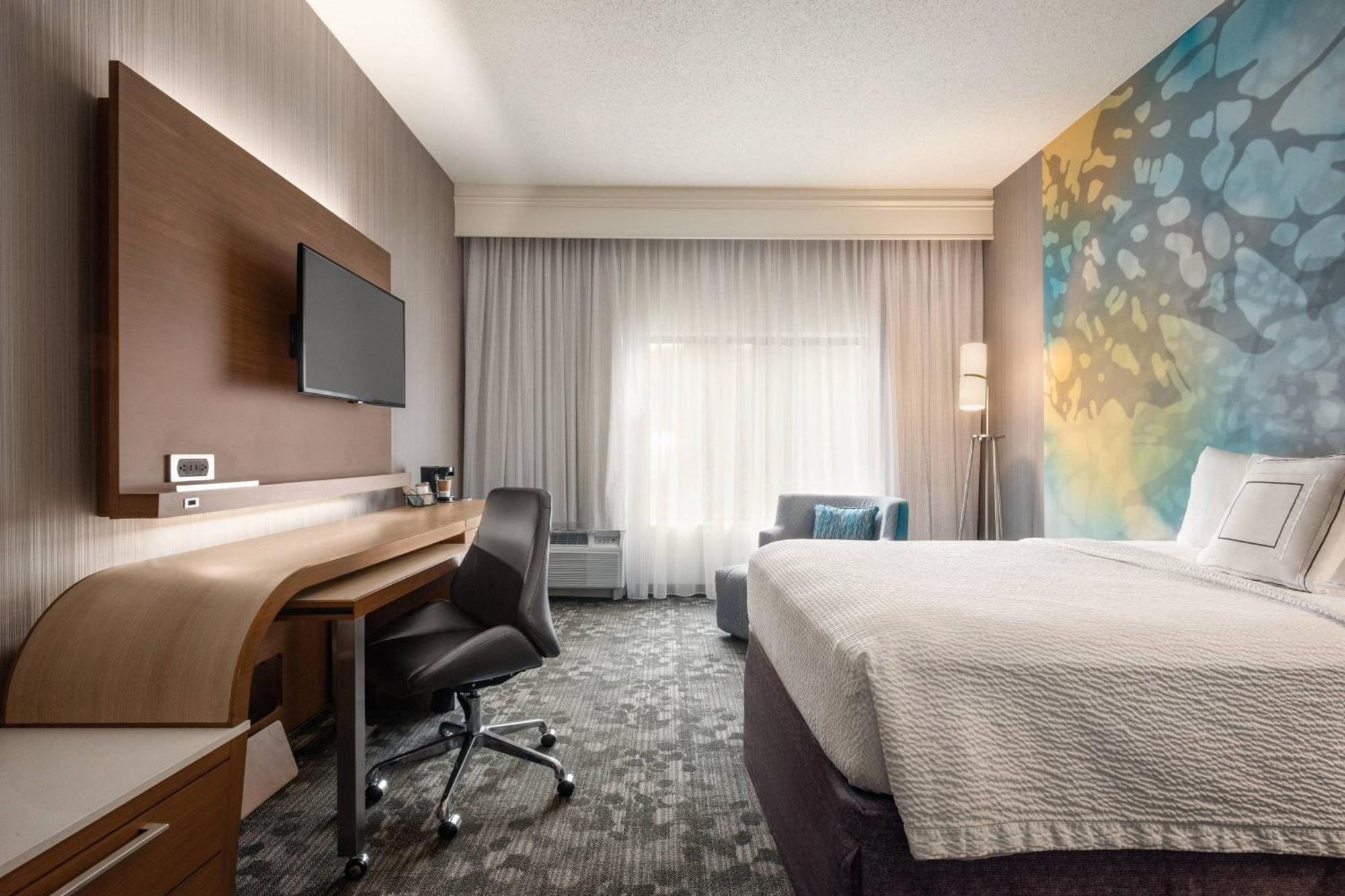 Отель Courtyard By Marriott Dayton North Экстерьер фото