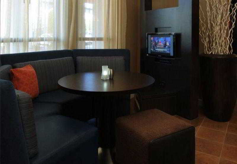 Отель Courtyard By Marriott Dayton North Экстерьер фото