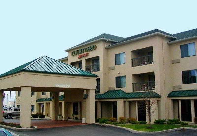 Отель Courtyard By Marriott Dayton North Экстерьер фото