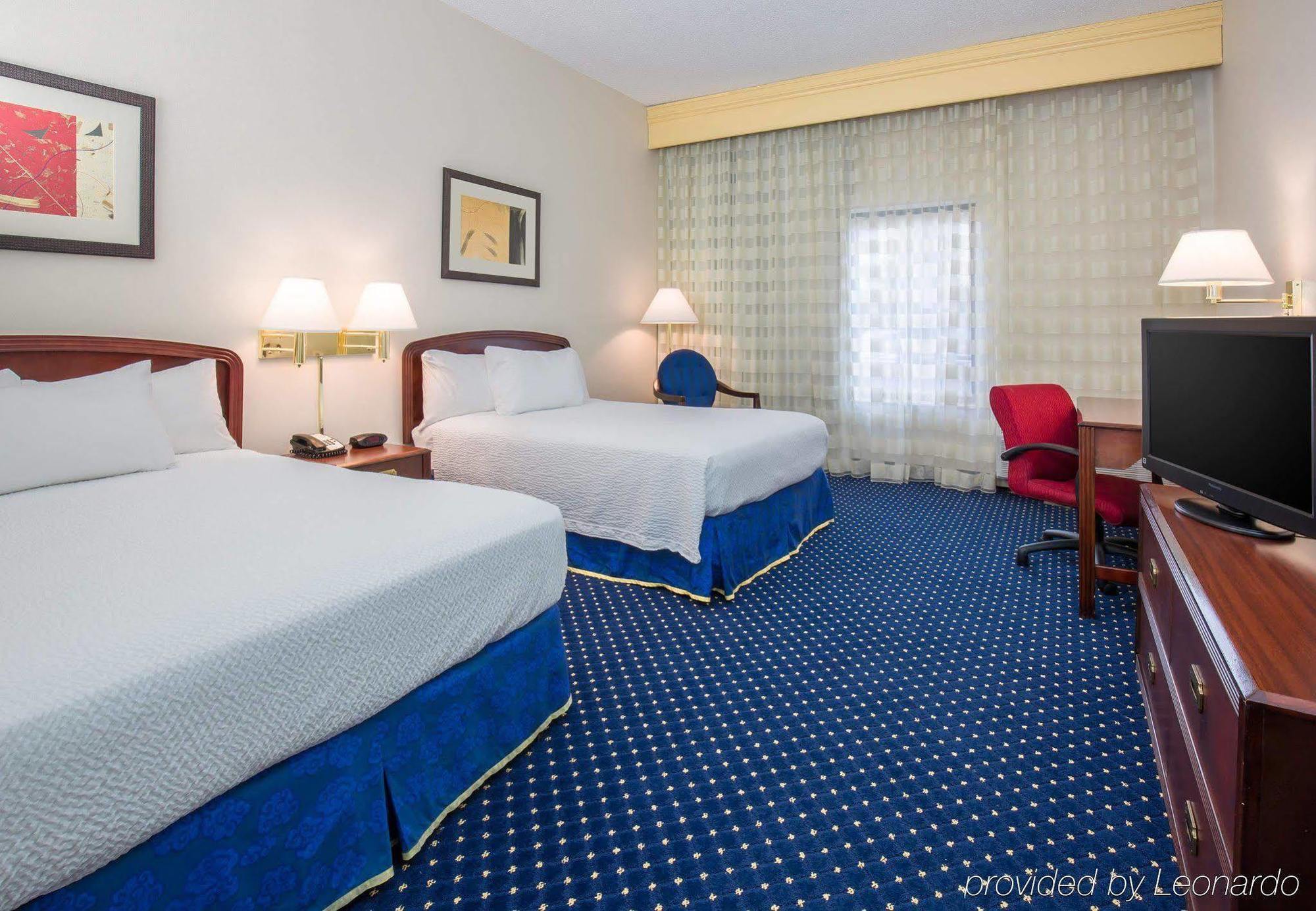 Отель Courtyard By Marriott Dayton North Экстерьер фото