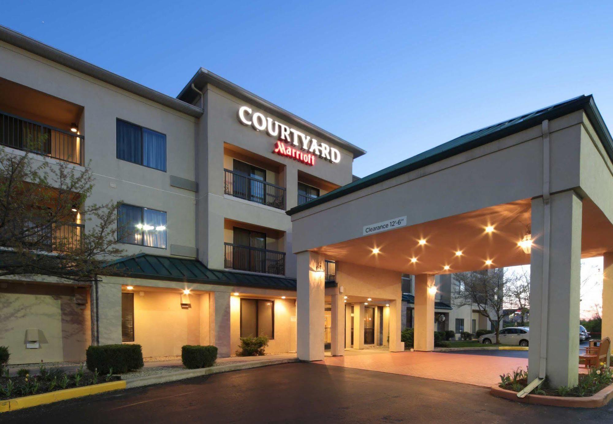Отель Courtyard By Marriott Dayton North Экстерьер фото