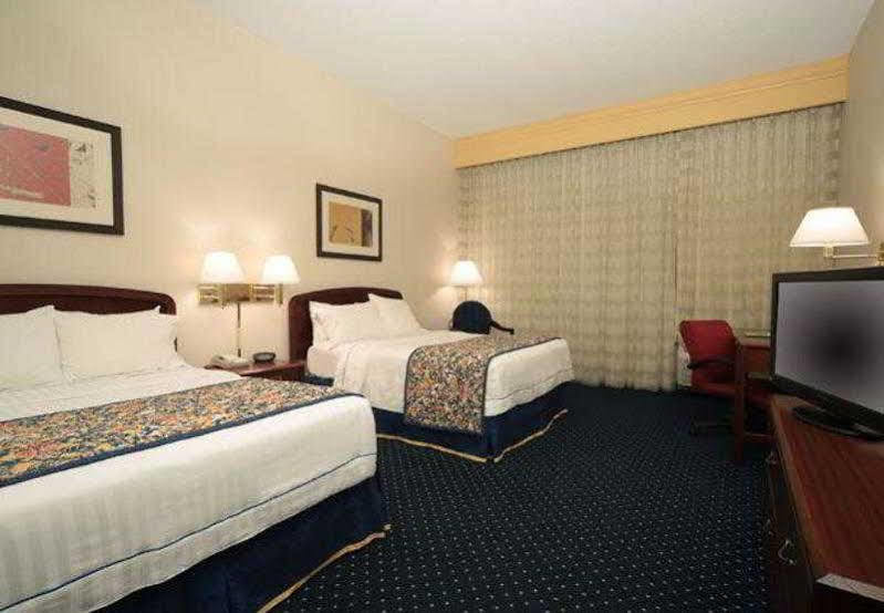 Отель Courtyard By Marriott Dayton North Экстерьер фото