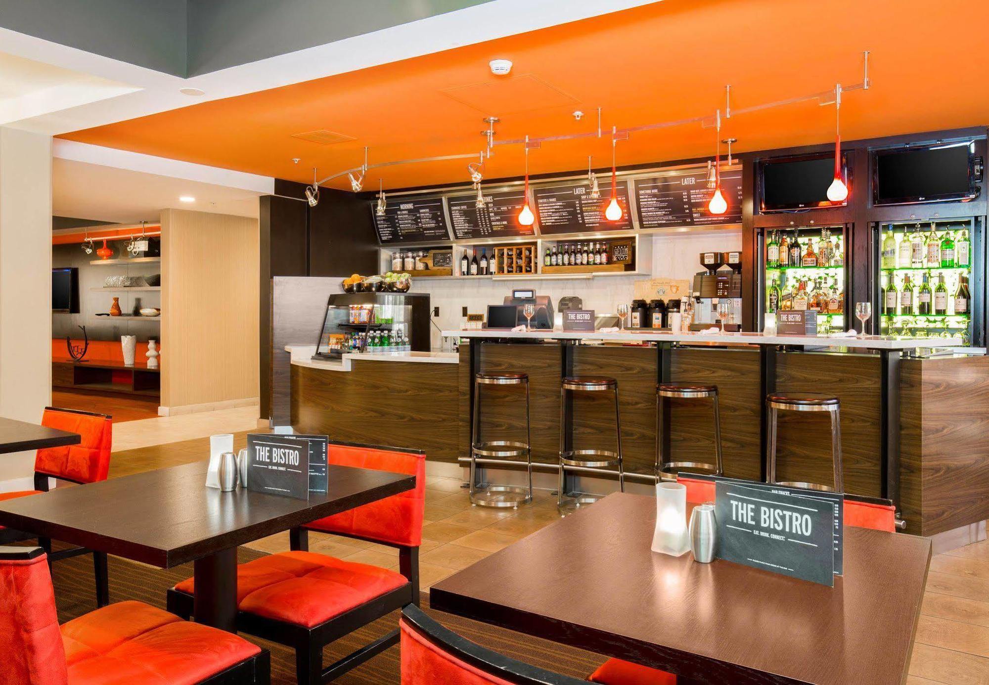 Отель Courtyard By Marriott Dayton North Экстерьер фото