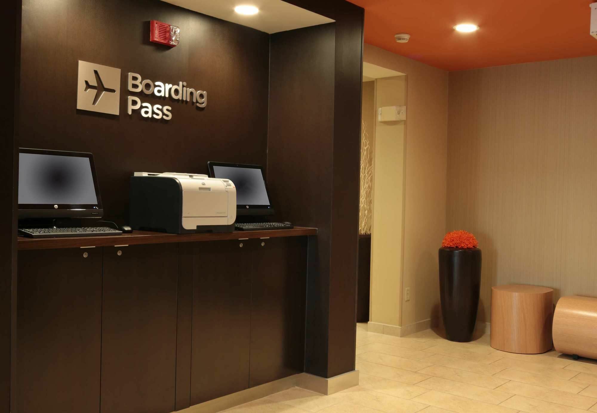 Отель Courtyard By Marriott Dayton North Экстерьер фото
