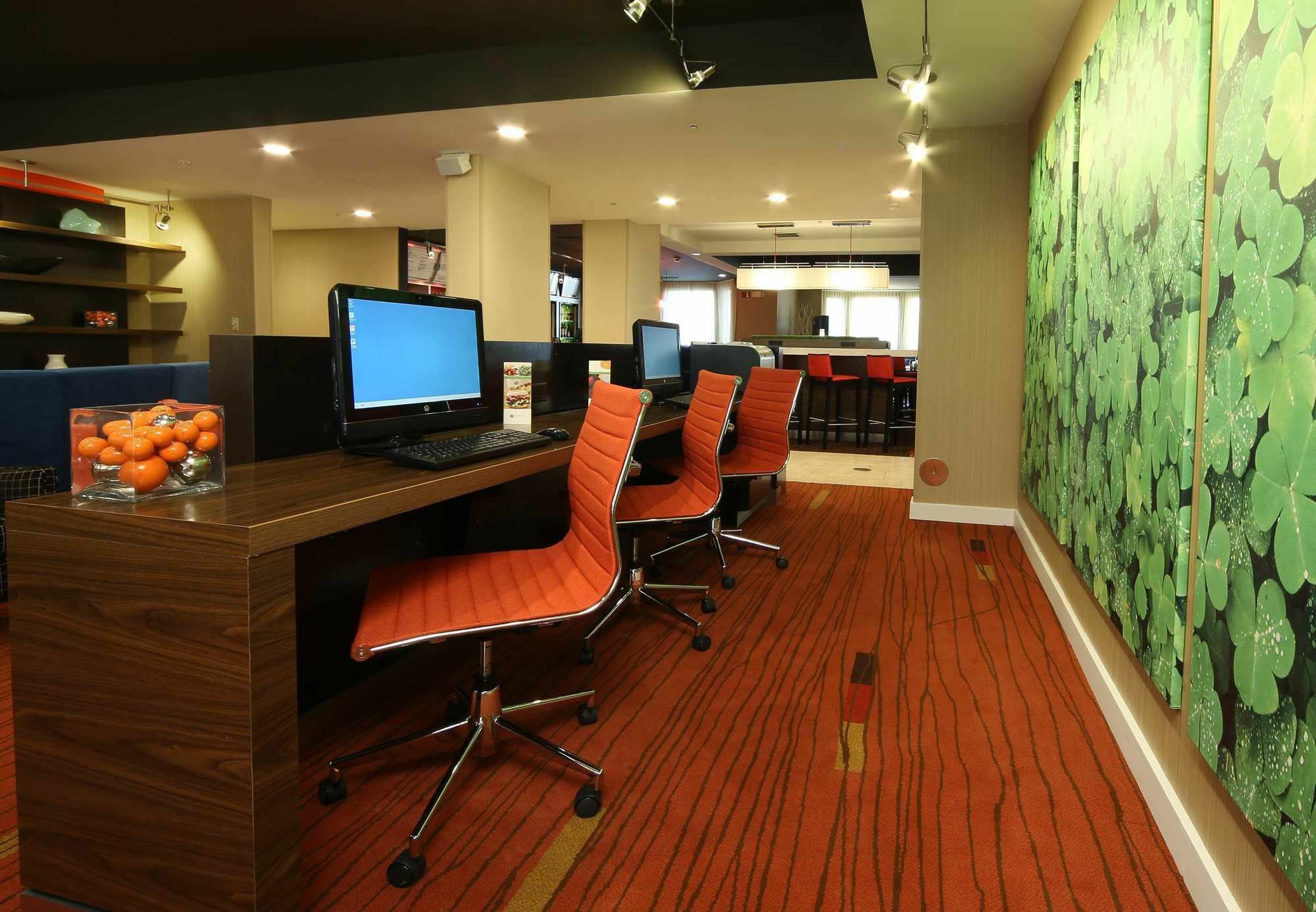 Отель Courtyard By Marriott Dayton North Экстерьер фото