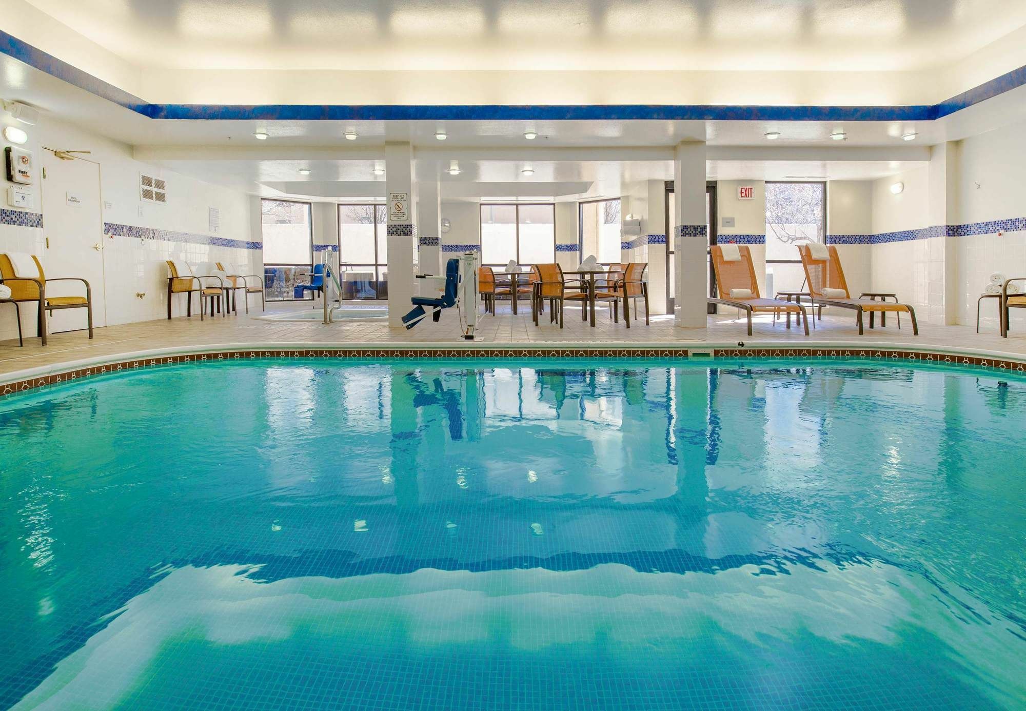 Отель Courtyard By Marriott Dayton North Экстерьер фото