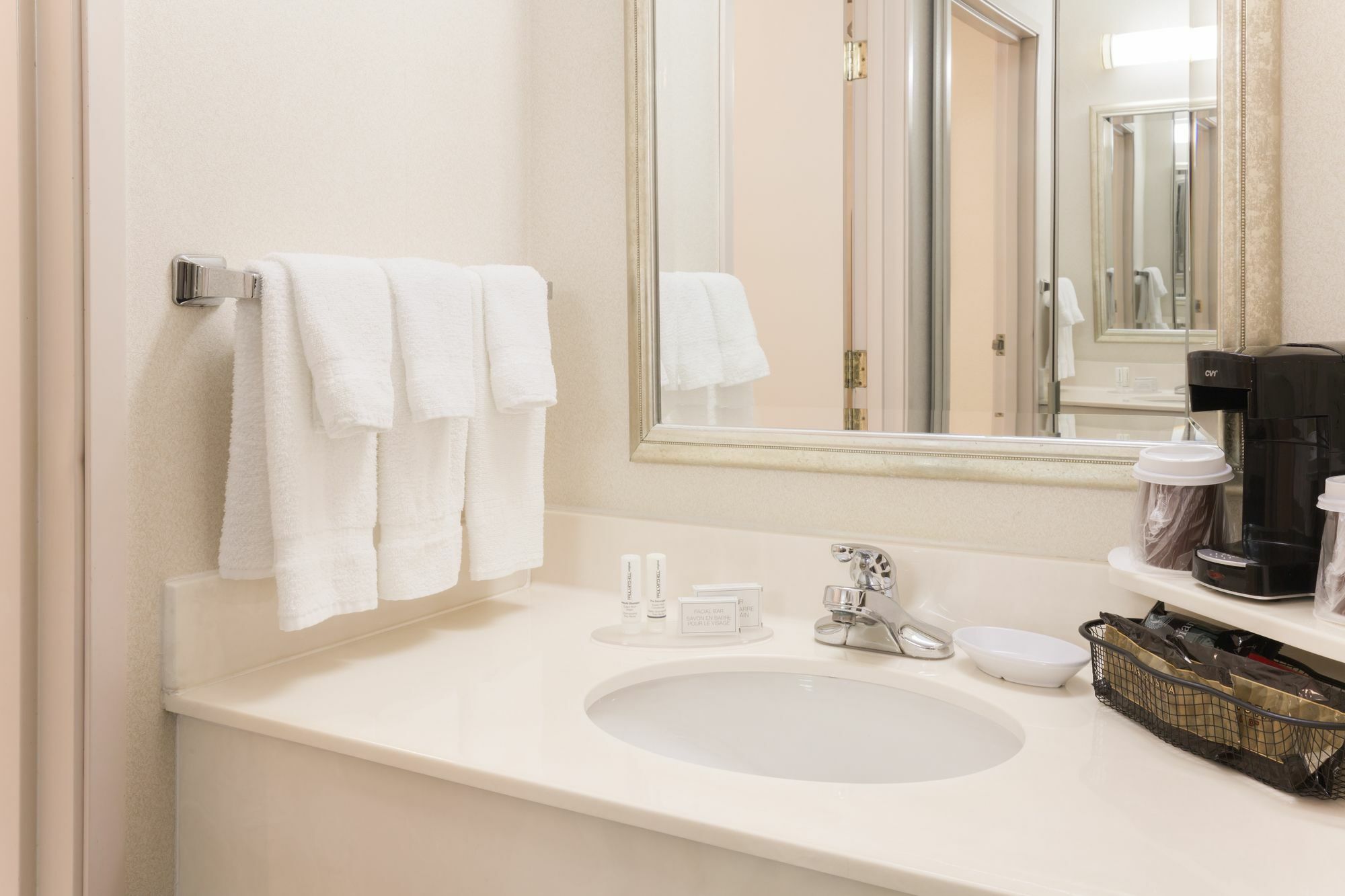 Отель Courtyard By Marriott Dayton North Экстерьер фото