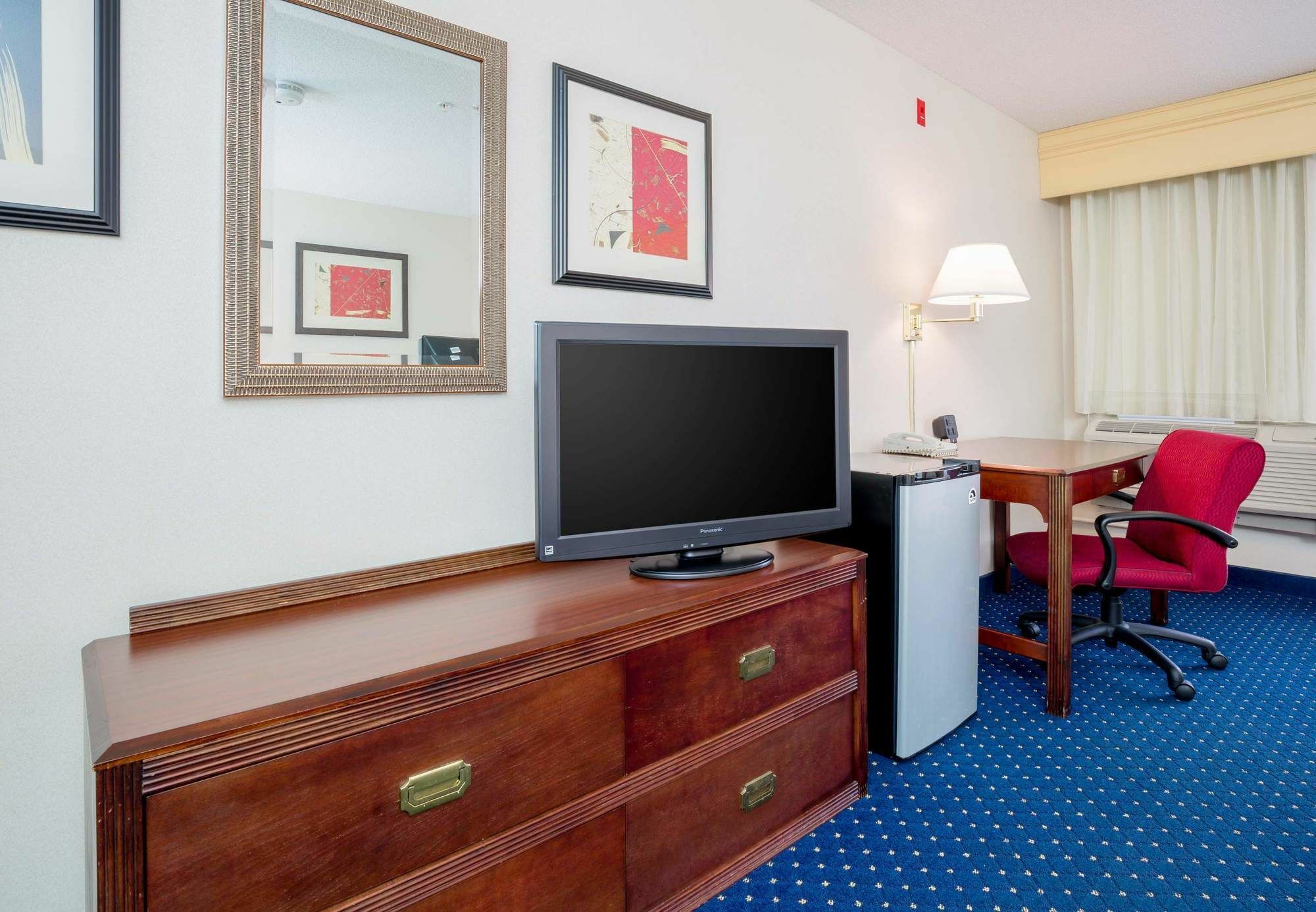 Отель Courtyard By Marriott Dayton North Экстерьер фото