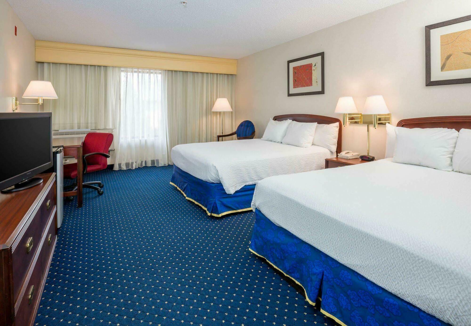 Отель Courtyard By Marriott Dayton North Экстерьер фото